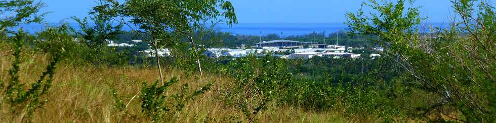 Avril 2014 - St-Paul - Tour des Roches - Chemin Macabit - Vue sur le stade de St-Paul