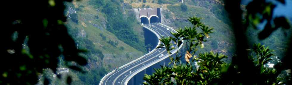 Avril 2014 - St-Paul - Tour des Roches - Chemin Macabit - Vue sur la tranche couverte