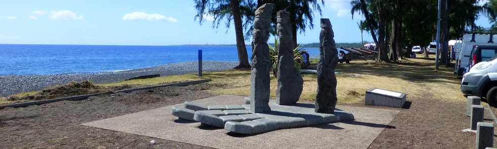 4 avril 2014 - St-Paul - Statues front de mer