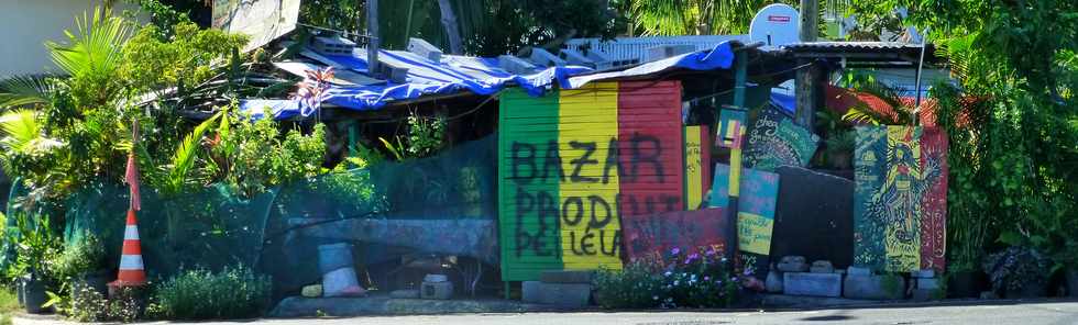 18 avril 2014 - St-Paul - Images de la ville - Bazar produits péi