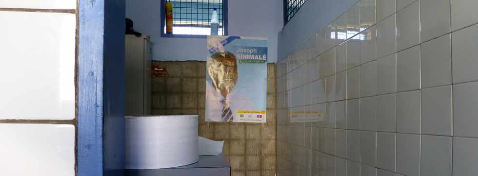 18 avril 2014 - St-Paul - Images de la ville - Toilettes publiques
