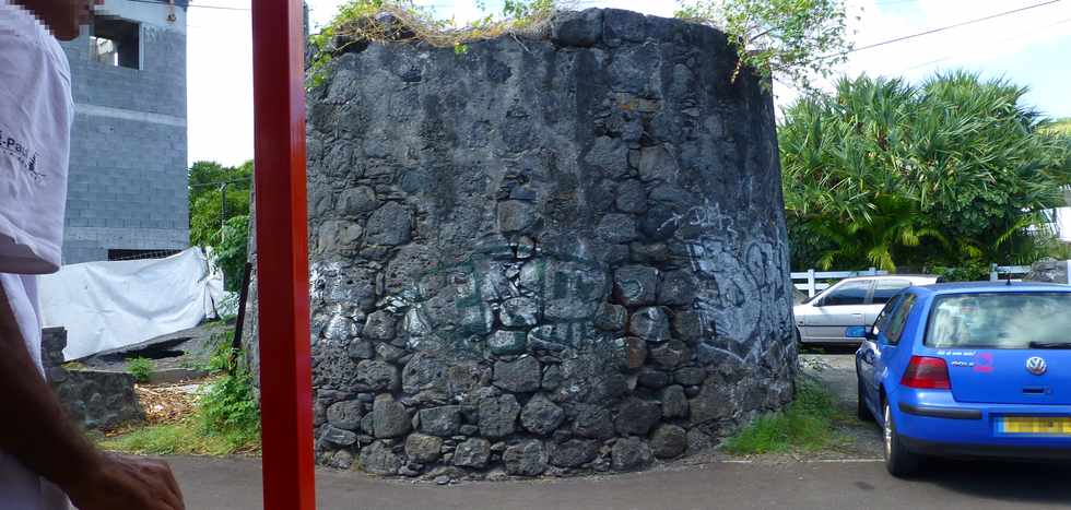 18 avril 2014 - St-Paul - Rosalie, ti train touristique - Tamarun - Four  chaux - Citerne d'eau