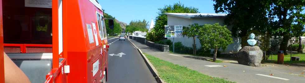 18 avril 2014 - St-Paul - Rosalie, ti train touristique - Tamarun - Statue Abb Monnet