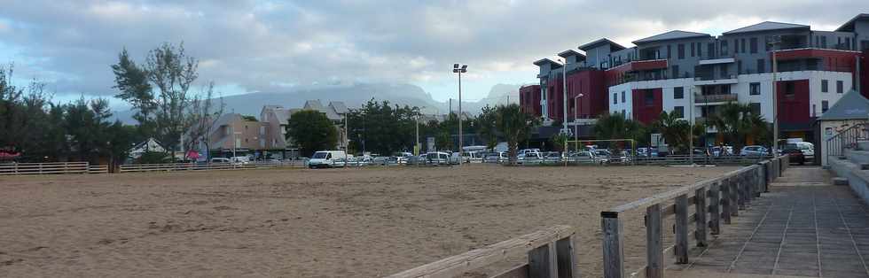 24 mai 2014 - St-Pierre - Terrain de beach volley et Le Patio