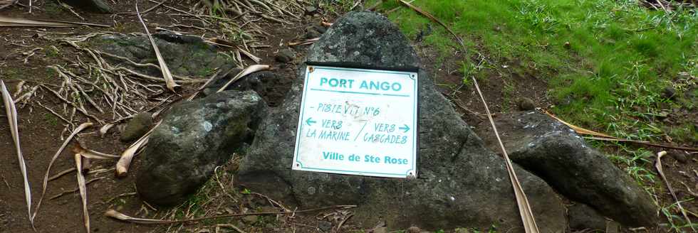 Aot 2014 - Sentier littoral Piton Ste-Rose - Plaque Port Ango