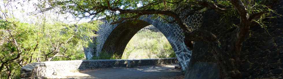 26 septembre 2014 - St-Leu - Pont ferroviaire sur la ravine des Colimaons