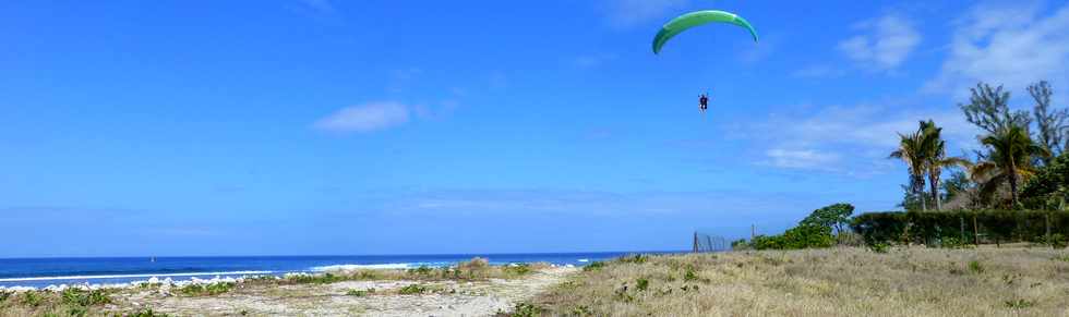 26 septembre 2014 - St-Leu - Aire d'atterrissage des parapentes