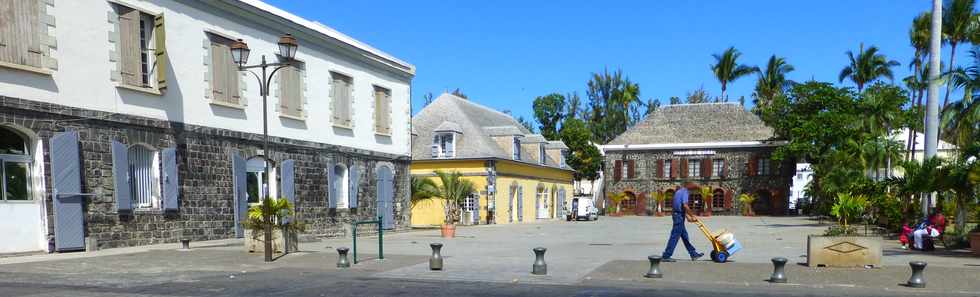 26 septembre 2014 - St-Leu - Place de la mairie - Htel des Postes