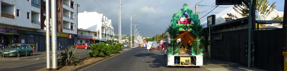 19 octobre 2014 - Saint-Pierre - Prparatifs pour le dfil du Dipavali -