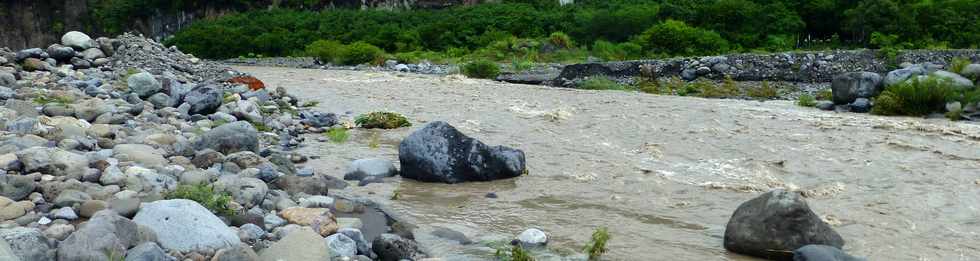 8 mars 2015 - Crue du Bras de Cilaos - Radier du Ouaki emport