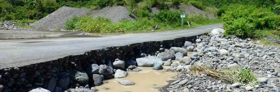 11 mars 2015 - Tempête Haliba - Radier du Ouaki submergé - Bras de Cilaos