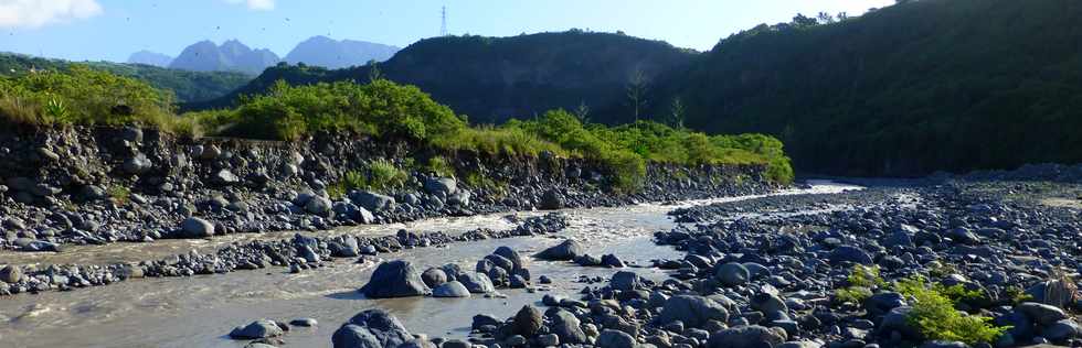 15 mars 2015 - Radier du Ouaki en crue une semaine après le passage d'Haliba