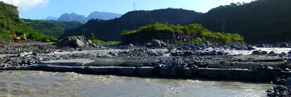 15 mars 2015 - Radier du Ouaki - Bras de Cilaos en crue une semaine après le passage d'Haliba