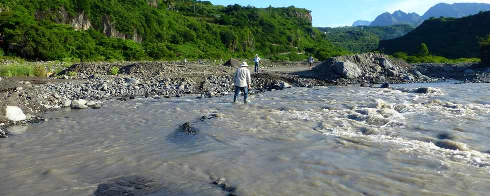 17 mars 2015 - Bras de Cilaos - Travaux au radier du Ouaki  aprs Haliba