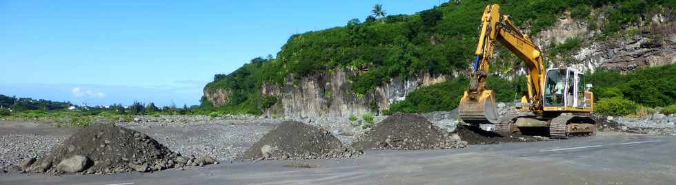 17 mars 2015 - Bras de Cilaos - Travaux au radier du Ouaki  aprs Haliba