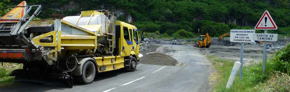 17 mars 2015 - Bras de Cilaos - Travaux au radier du Ouaki  aprs Haliba