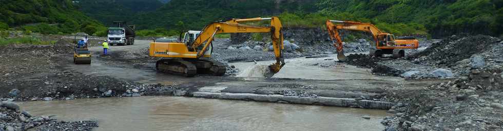 17 mars 2015 - Bras de Cilaos - Travaux au radier du Ouaki  aprs Haliba