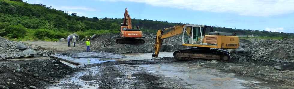 17 mars 2015 - Bras de Cilaos - Travaux au radier du Ouaki  aprs Haliba