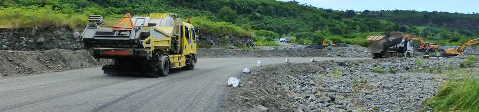 17 mars 2015 - Bras de Cilaos - Travaux au radier du Ouaki  après Haliba