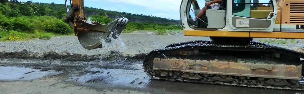 17 mars 2015 - Bras de Cilaos - Travaux au radier du Ouaki  aprs Haliba