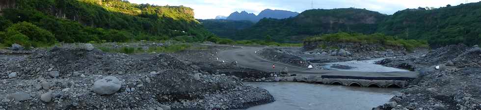 18 mars 2015 - Bras de Cilaos - Travaux - Réouverture du radier du Ouaki  après Haliba