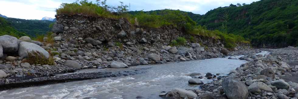 18 mars 2015 - Bras de Cilaos - Travaux - Rouverture du radier du Ouaki  aprs Haliba