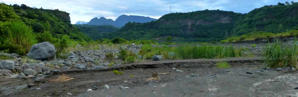 18 mars 2015 - Bras de Cilaos - Travaux - Rouverture du radier du Ouaki  aprs Haliba