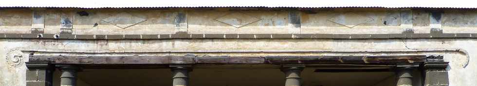23 mars 2015 - Maison Canonville - Bas-relief avec trois losanges