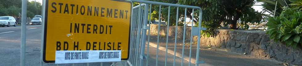 6 juin 2015 - St-Pierre - Avis Forte houle - Stationnement interdit