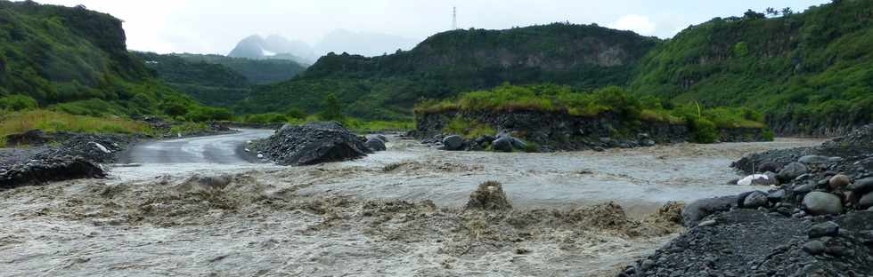 7 février 2016 - Bras de Cilaos - Radier du Ouaki submergé -