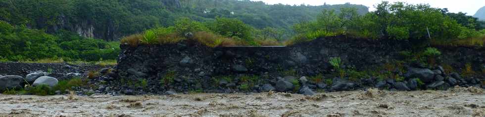 7 fvrier 2016 - Bras de Cilaos - Radier du Ouaki submerg -