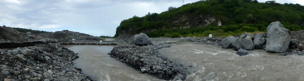 12 fvrier 2016 - Bras de Cilaos en crue au Ouaki - Tempte Daya