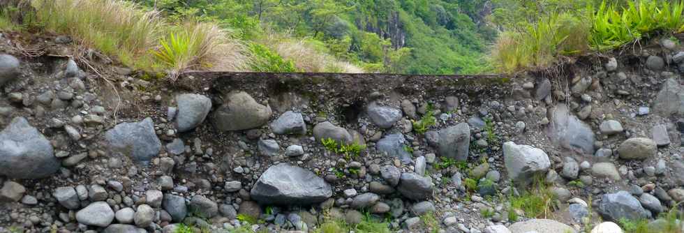 12 fvrier 2016 - Bras de Cilaos en crue au Ouaki - Tempte Daya