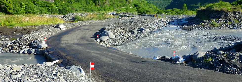 14 fvrier 2016 - Bras de Cilaos - Radier du Ouaki rouvert aprs le passage de la tempte Daya