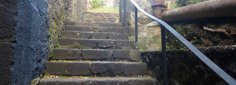 18 avril 2016 - St-Pierre - Embouchure de la rivire d'Abord - Escalier vers passage souterrain