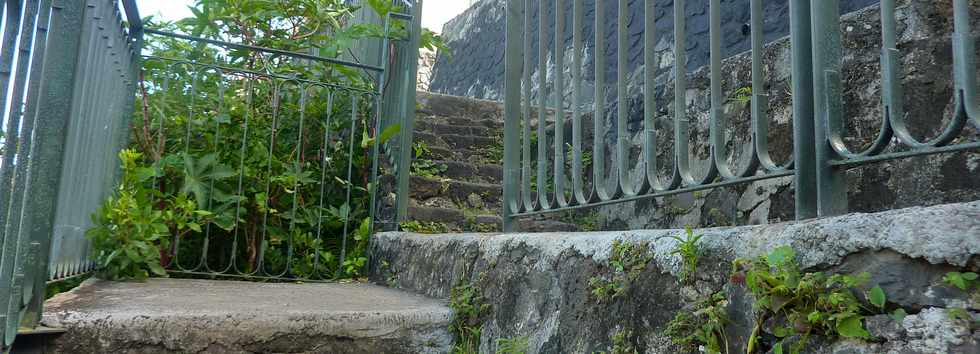 18 avril 2016 - St-Pierre - Embouchure de la rivire d'Abord - Escalier vers placette Barbot