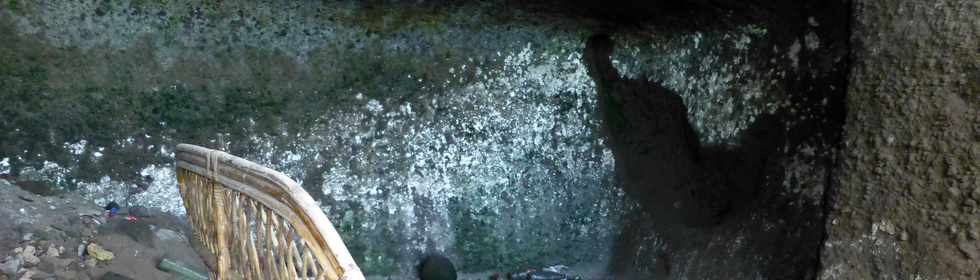 8 juillet 2016 - St-Pierre - Pointe du Diable - Falaise de la Petite Baie  - Cavits creuses dans le tuf