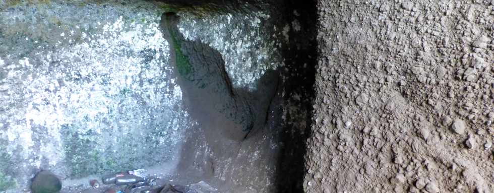 8 juillet 2016 - St-Pierre - Pointe du Diable - Falaise de la Petite Baie  - Cavits creuses dans le tuf