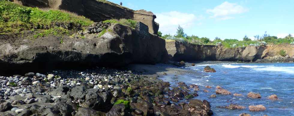 8 juillet 2016 - St-Pierre - Pointe du Diable - Falaise de la Petite Baie  -  Coule ponces et cendres