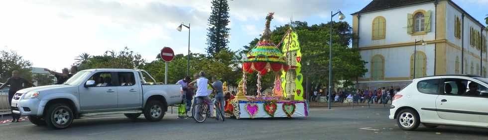 6 novembre 2016 - St-Pierre - Prparatifs de dfil du Dipavali