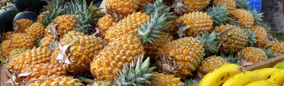 12 novembre 2016 - St-Pierre - March forain - Ananas