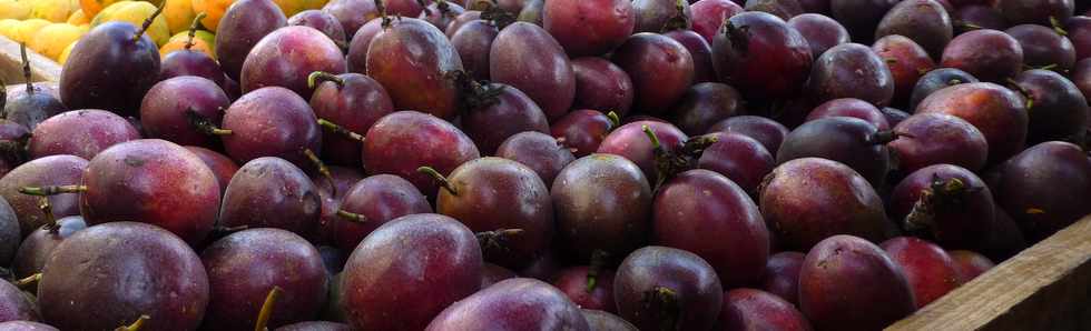 3 dcembre 2016 - March forain de St-Pierre - Ile de la Runion - Fruits de la passion