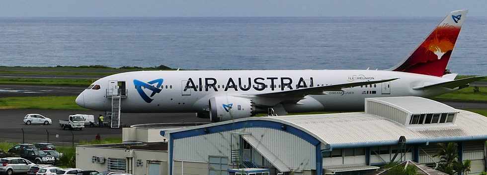 28 mars 2017 - Ste-Marie - Gillot -  Dreamliner Air Austral