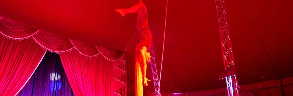 14 avril 2017 - St-Pierre - Cirque Achille Zavatta - Acrobaties aux foulards
