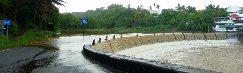 17 janvier 2018 - St-Pierre - Radier de la rivire d'Abord submerg - Tempte Berguitta