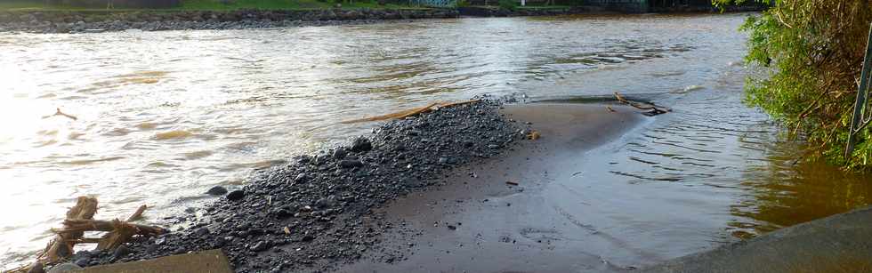 19 janvier 2018 - St-Pierre - Rivire d'Abord en crue - Tempte Berguitta