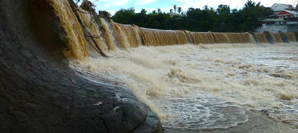 19 janvier 2018 - St-Pierre - Rivire d'Abord en crue - Tempte Berguitta