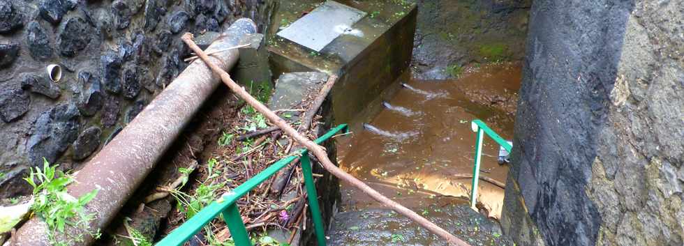 19 janvier 2018 - St-Pierre - Rivire d'Abord en crue - Tempte Berguitta - Passage souterrain Kervguen -