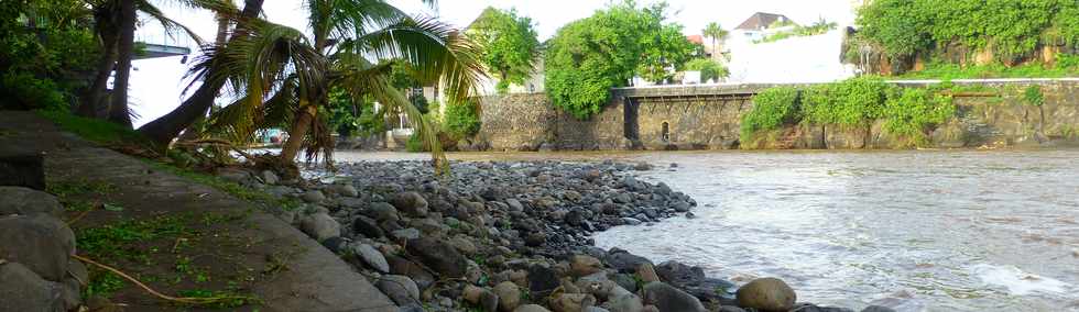 19 janvier 2018 - St-Pierre - Rivire d'Abord en crue - Tempte Berguitta -Rive gauche