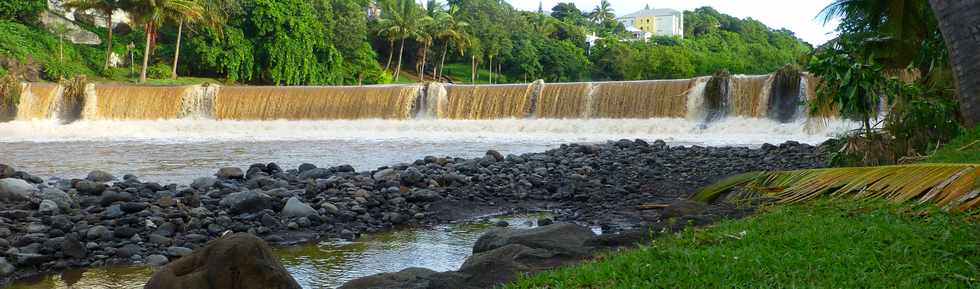 19 janvier 2018 - St-Pierre - Rivire d'Abord en crue - Tempte Berguitta -Rive gauche